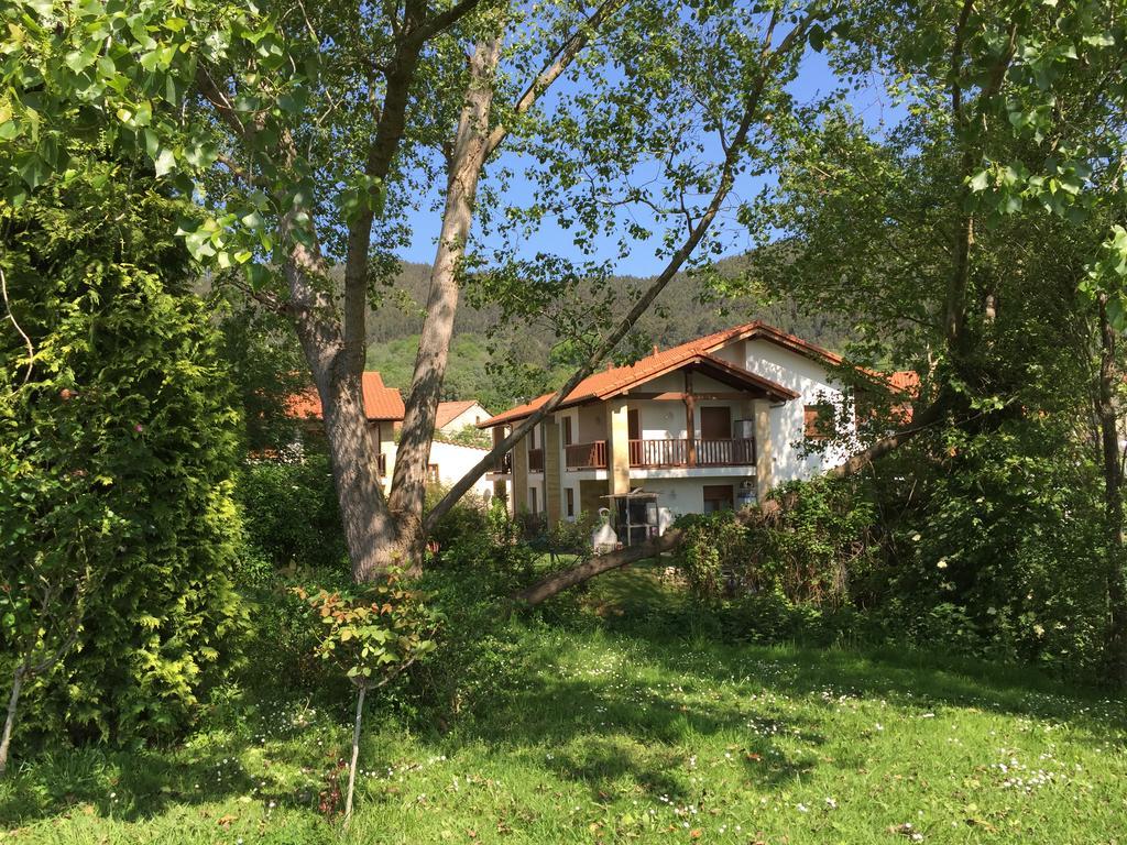 Apartamentos Rurales La Fuente Pesués Buitenkant foto